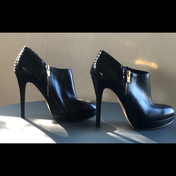 Michael Kors heeled ankle boots - Picture 2 of 6